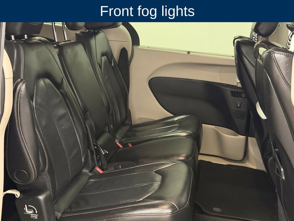 Used 2022 Chrysler Pacifica Touring-L w/ Uconnect Theater Family Group FWD image 24