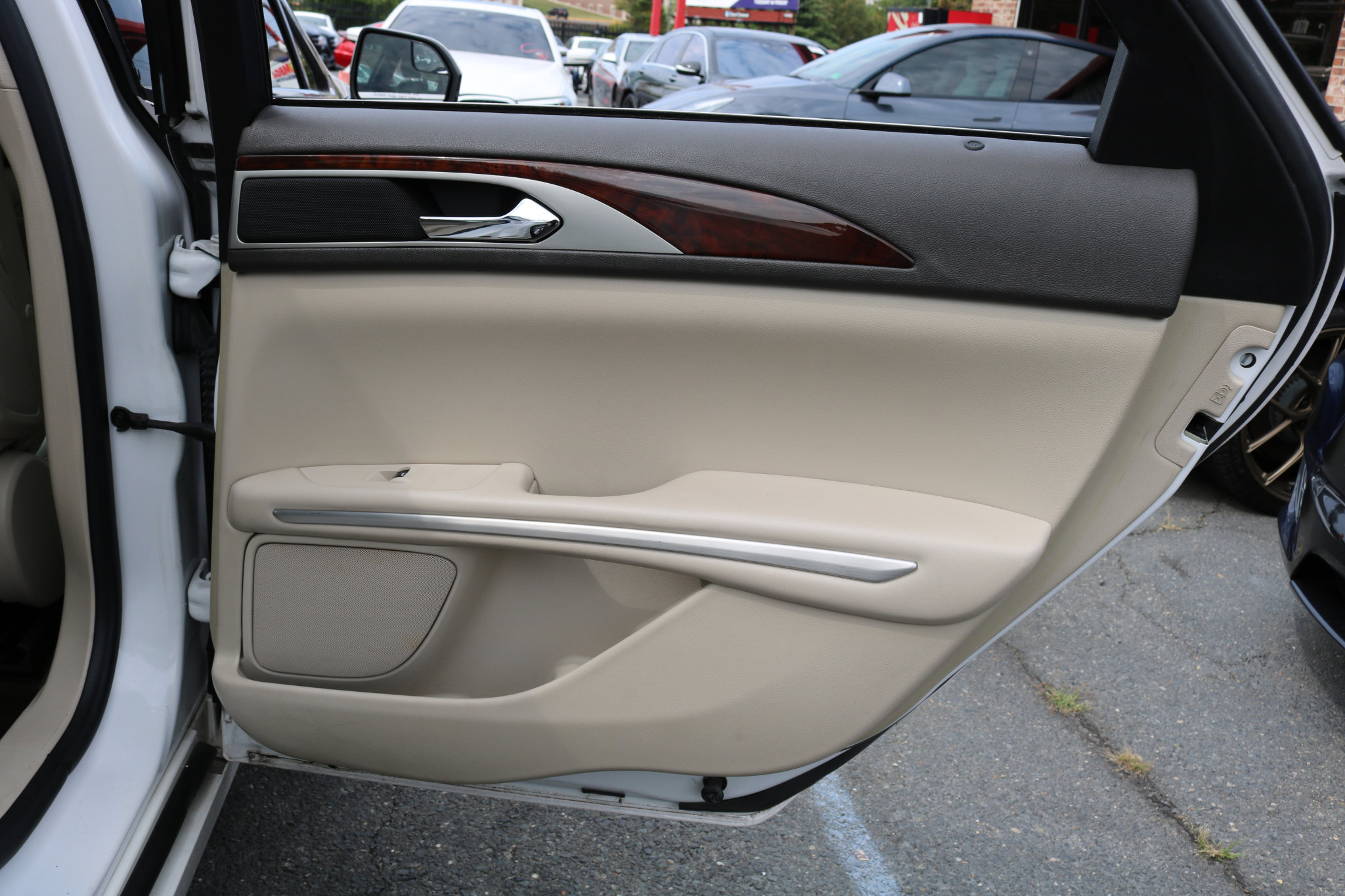 Used 2016 Lincoln MKZ image 38