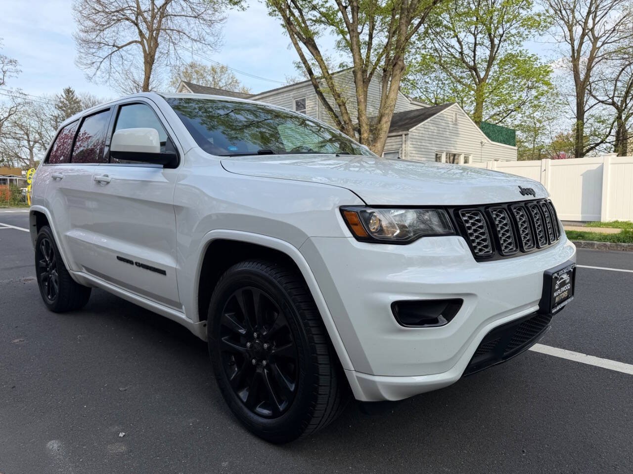 Used 2019 Jeep Grand Cherokee Altitude AWD/4WD image 4