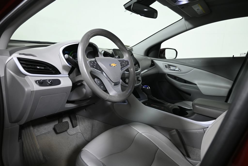 Used 2017 Chevrolet Volt LT w/ Comfort Package FWD image 4