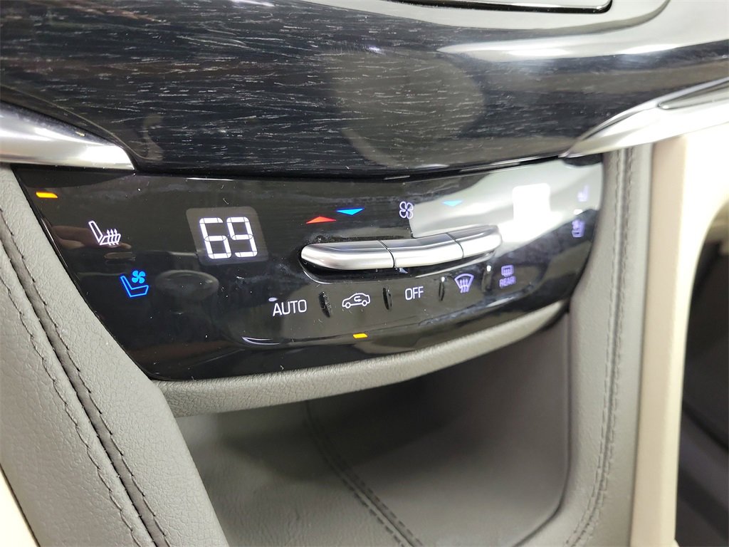 Certified 2023 Cadillac XT6 Premium Luxury w/ Technology Package image 29