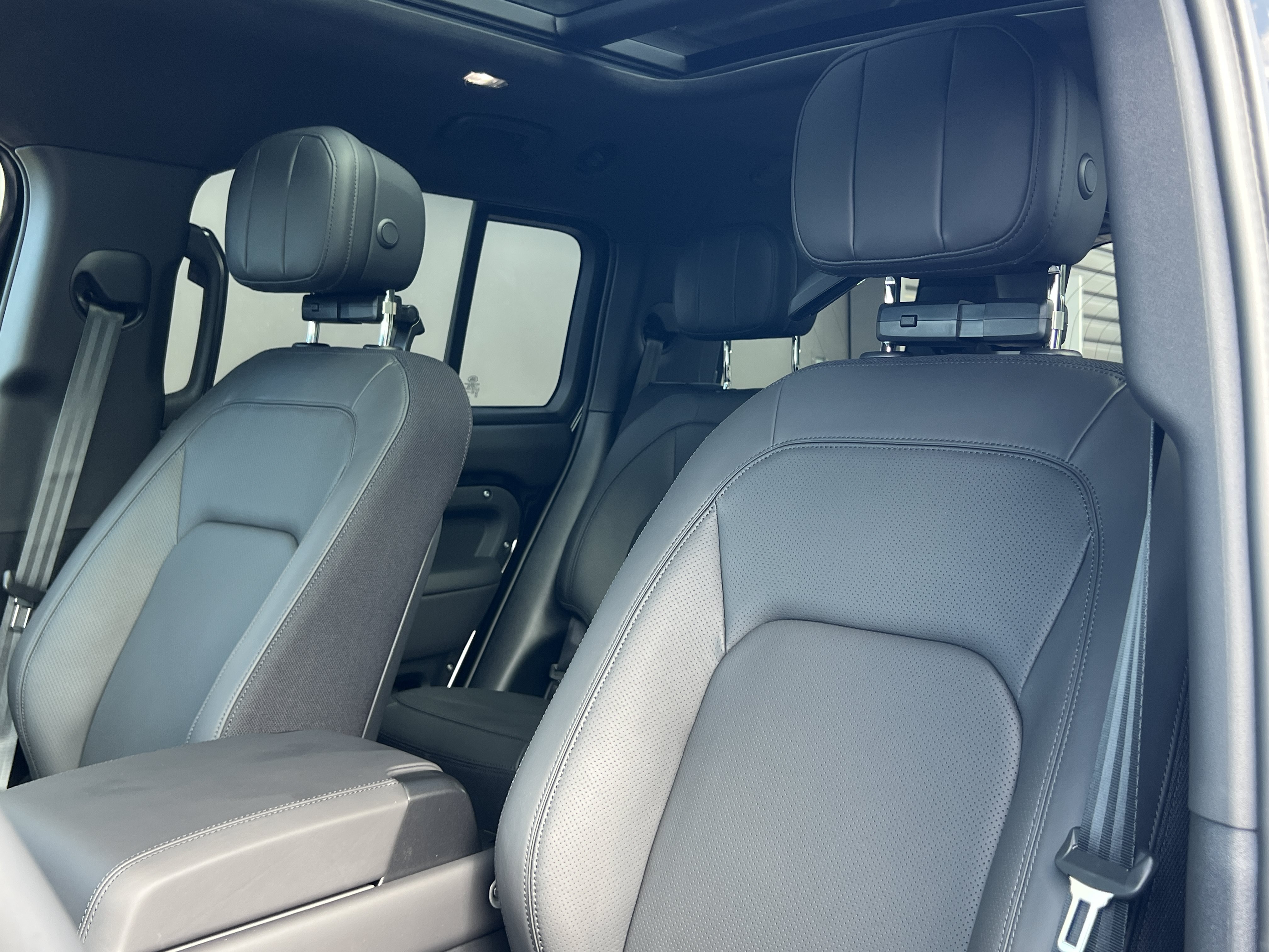 New 2025 Land Rover Defender 130 V8 AWD/4WD image 23