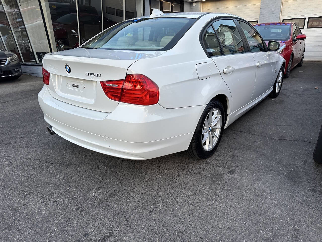 Used 2010 BMW 328i xDrive Sedan image 4