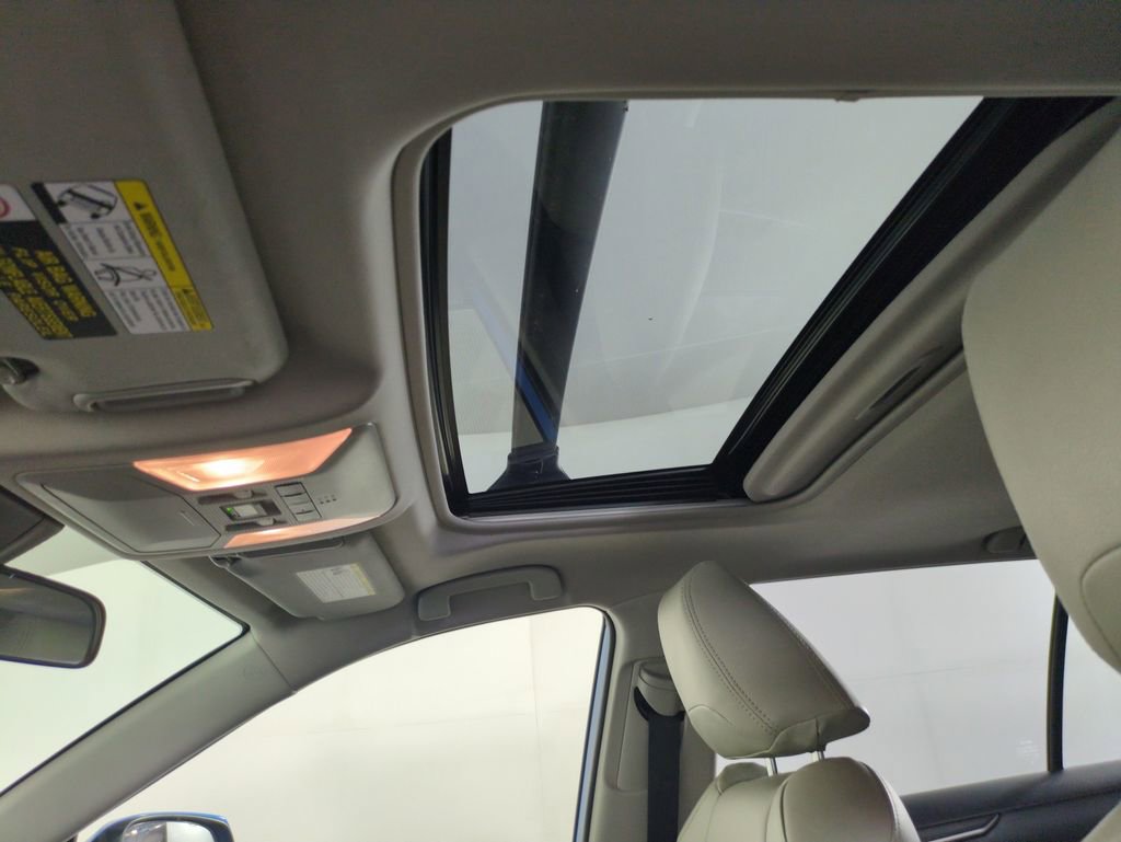Used 2019 Toyota RAV4 XLE AWD/4WD image 22