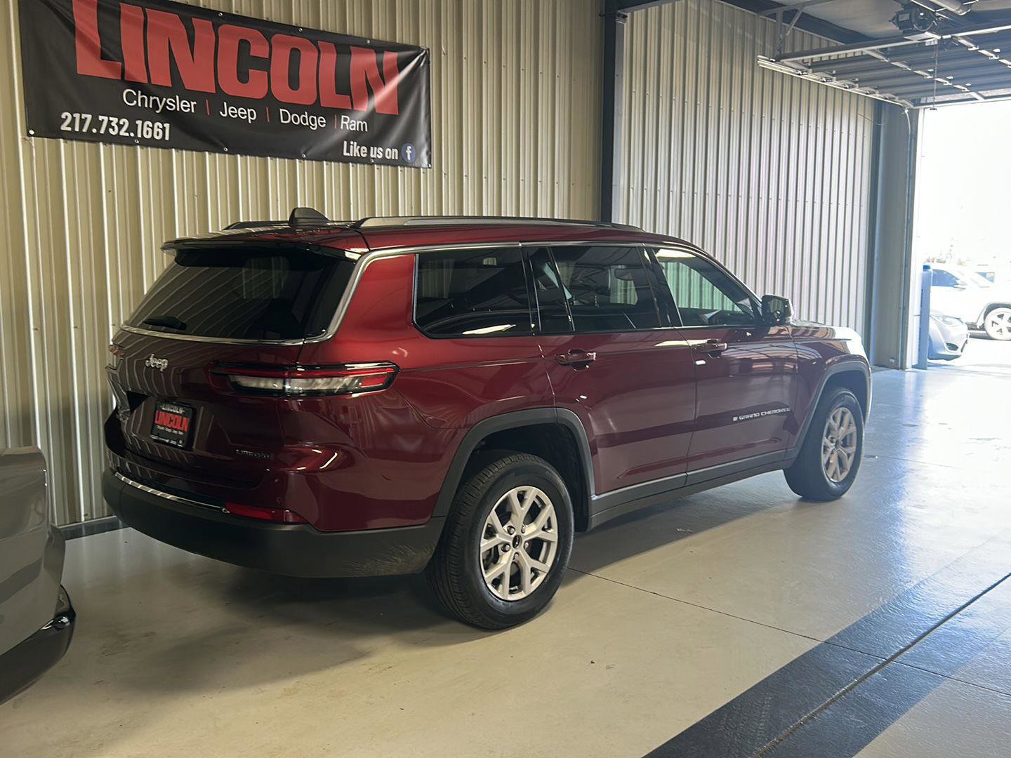 Used 2022 Jeep Grand Cherokee L Limited AWD/4WD image 6