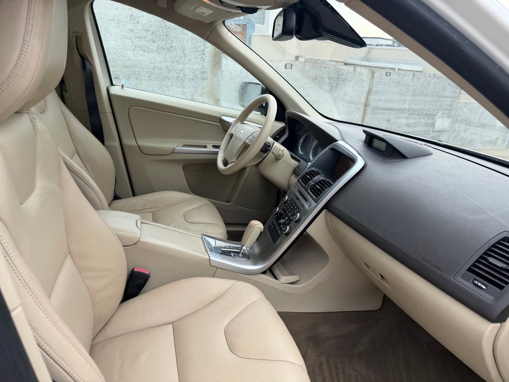 Used 2010 Volvo XC60 T6 AWD/4WD image 27