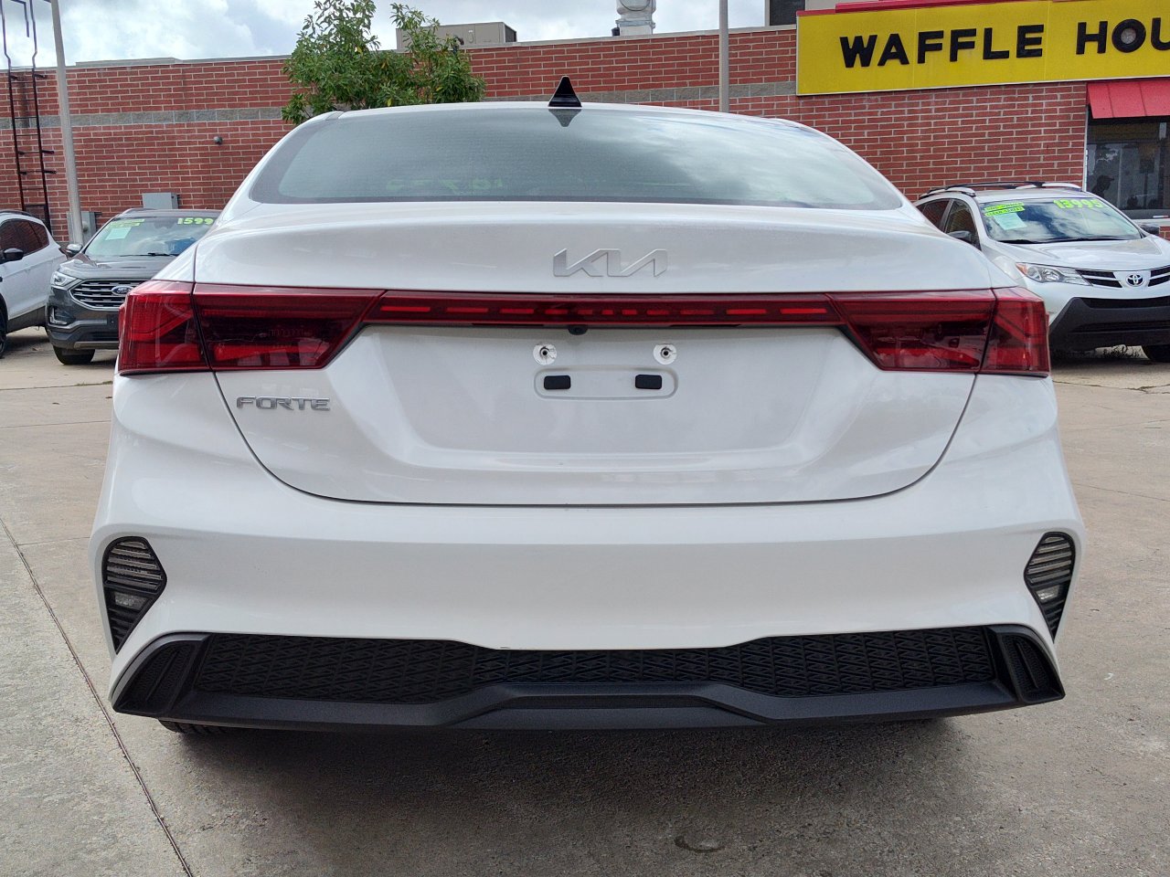 Used 2023 Kia Forte LXS image 5