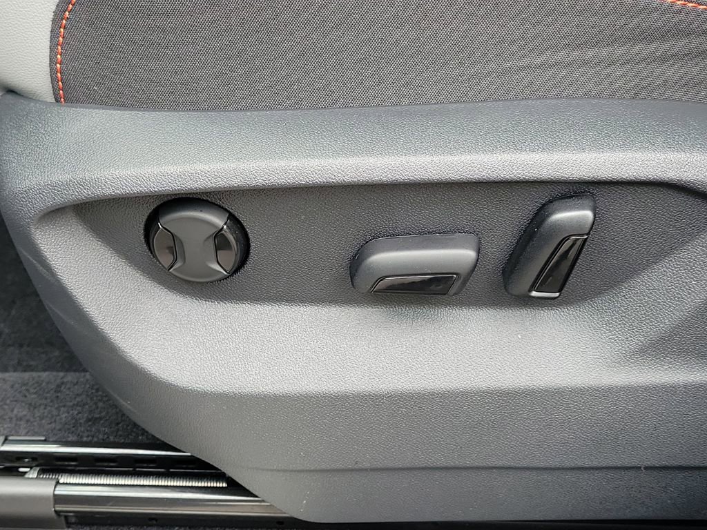 Certified 2026 Volkswagen Atlas Peak Edition AWD/4WD image 23