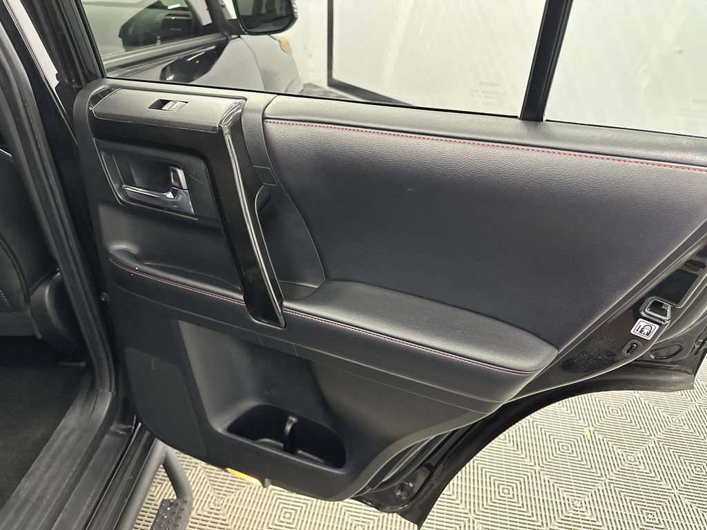 Used 2018 Toyota 4Runner TRD Off-Road Premium AWD/4WD image 17