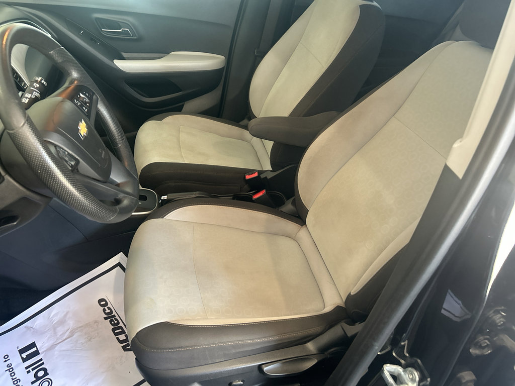 Used 2022 Chevrolet Trax LS w/ Tint and Cruise Package image 24