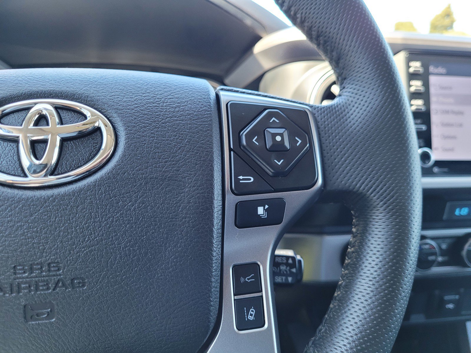 Used 2022 Toyota Tacoma SR5 AWD/4WD image 18