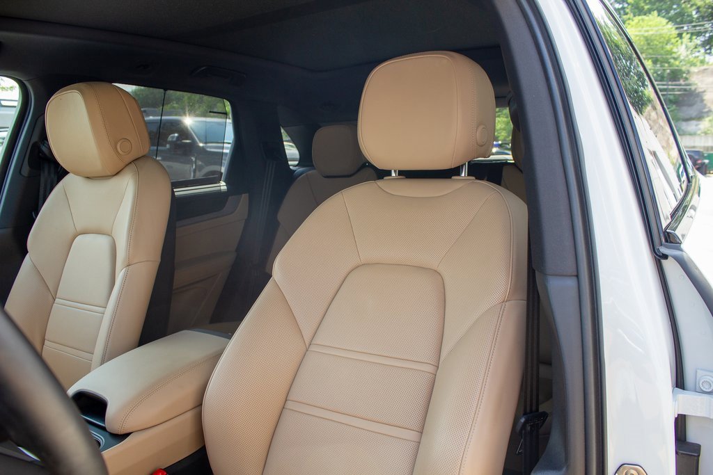 Used 2025 Porsche Cayenne w/ Premium Package Plus image 12