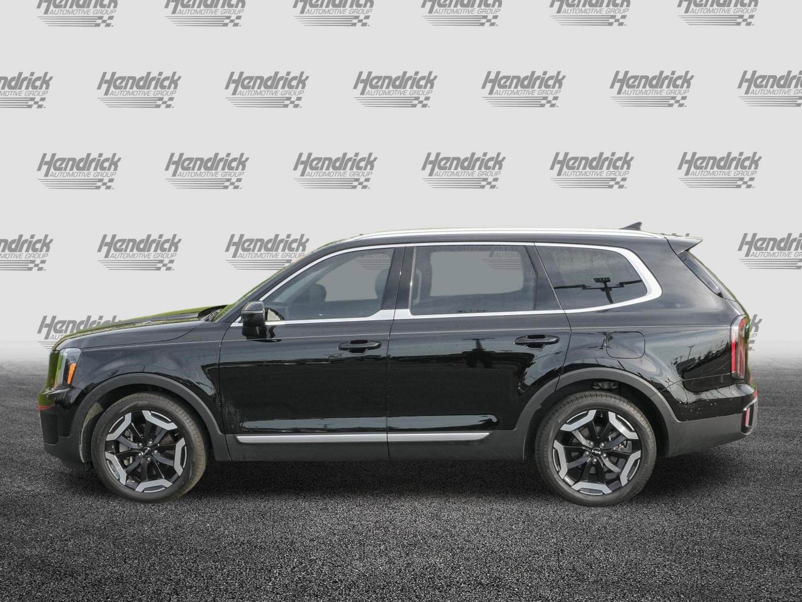 Used 2025 Kia Telluride EX w/ EX Captain's Chair Package image 6