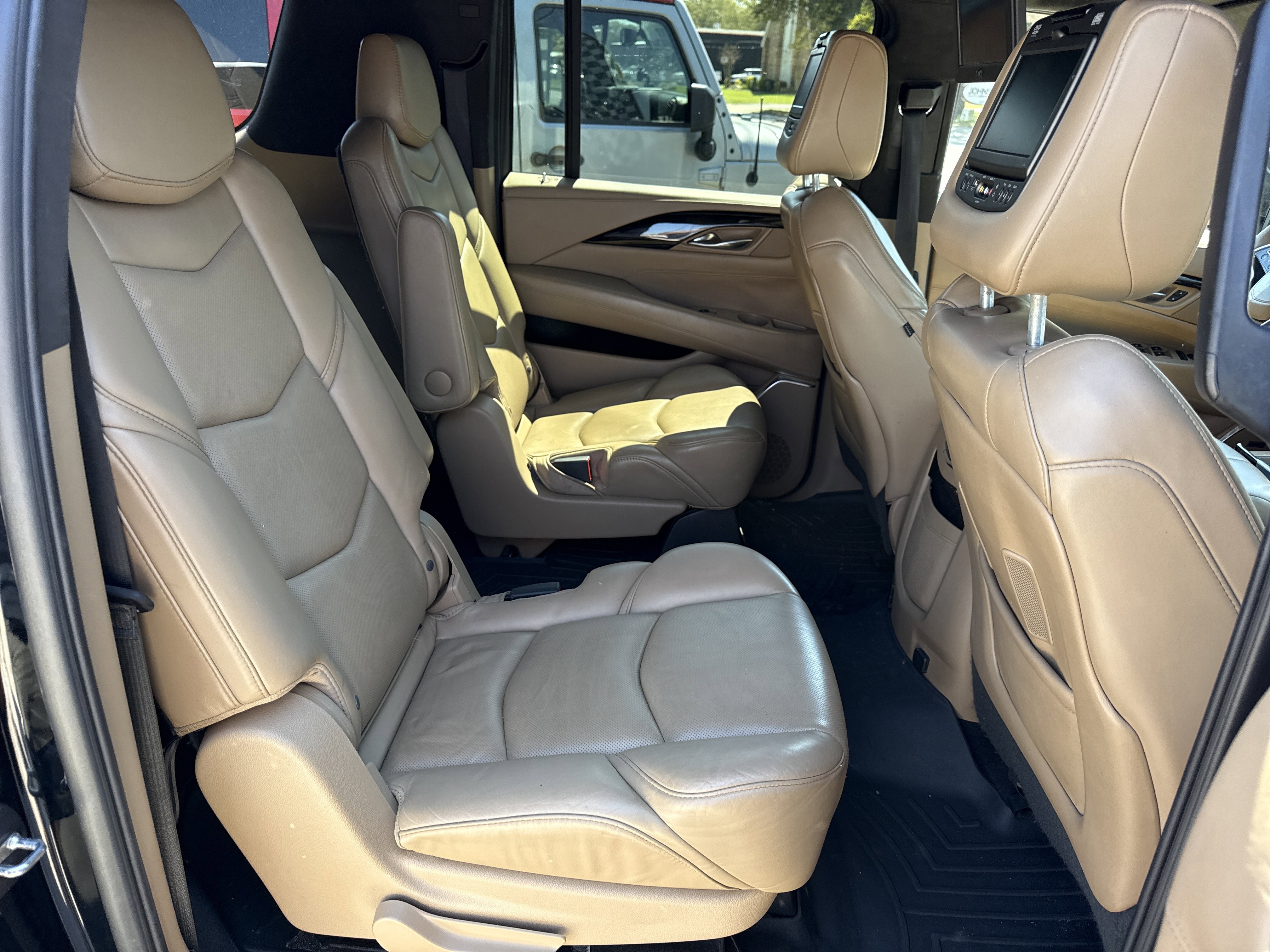 Used 2018 Cadillac Escalade ESV Platinum image 22