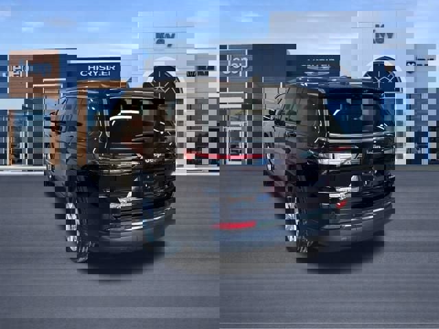 Used 2022 Jeep Grand Cherokee L Limited w/ Luxury Tech Group II image 3