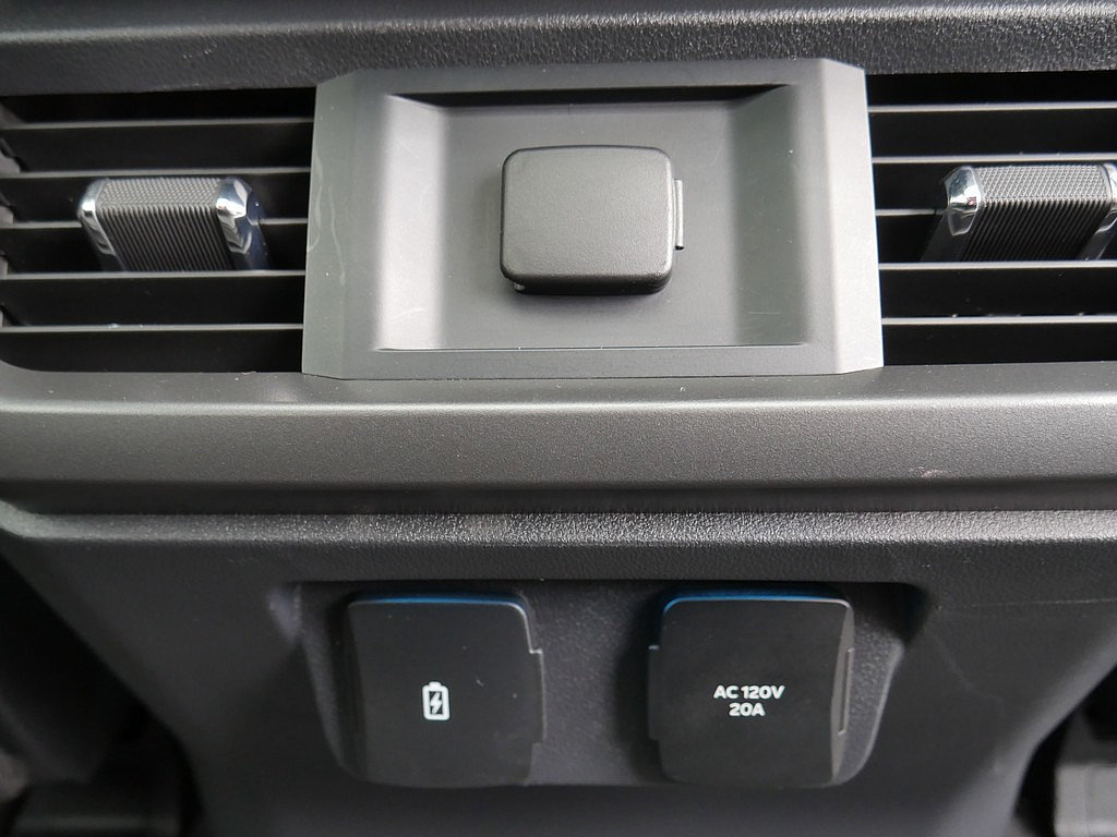 Used 2024 Ford F150 Lariat AWD/4WD image 59