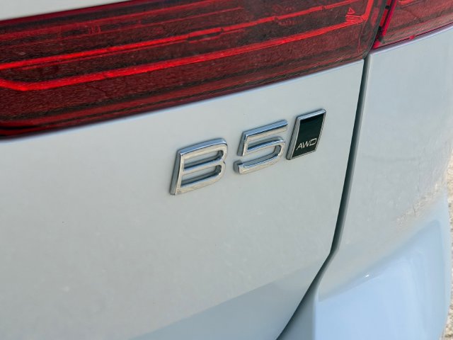 Certified 2024 Volvo XC60 B5 Plus w/ Protection Package AWD/4WD image 14
