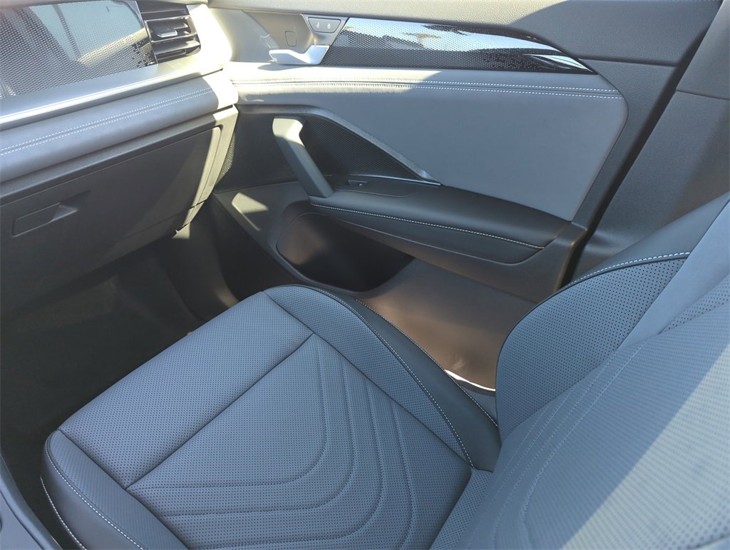 New 2026 Volkswagen Tiguan SE R-Line image 29