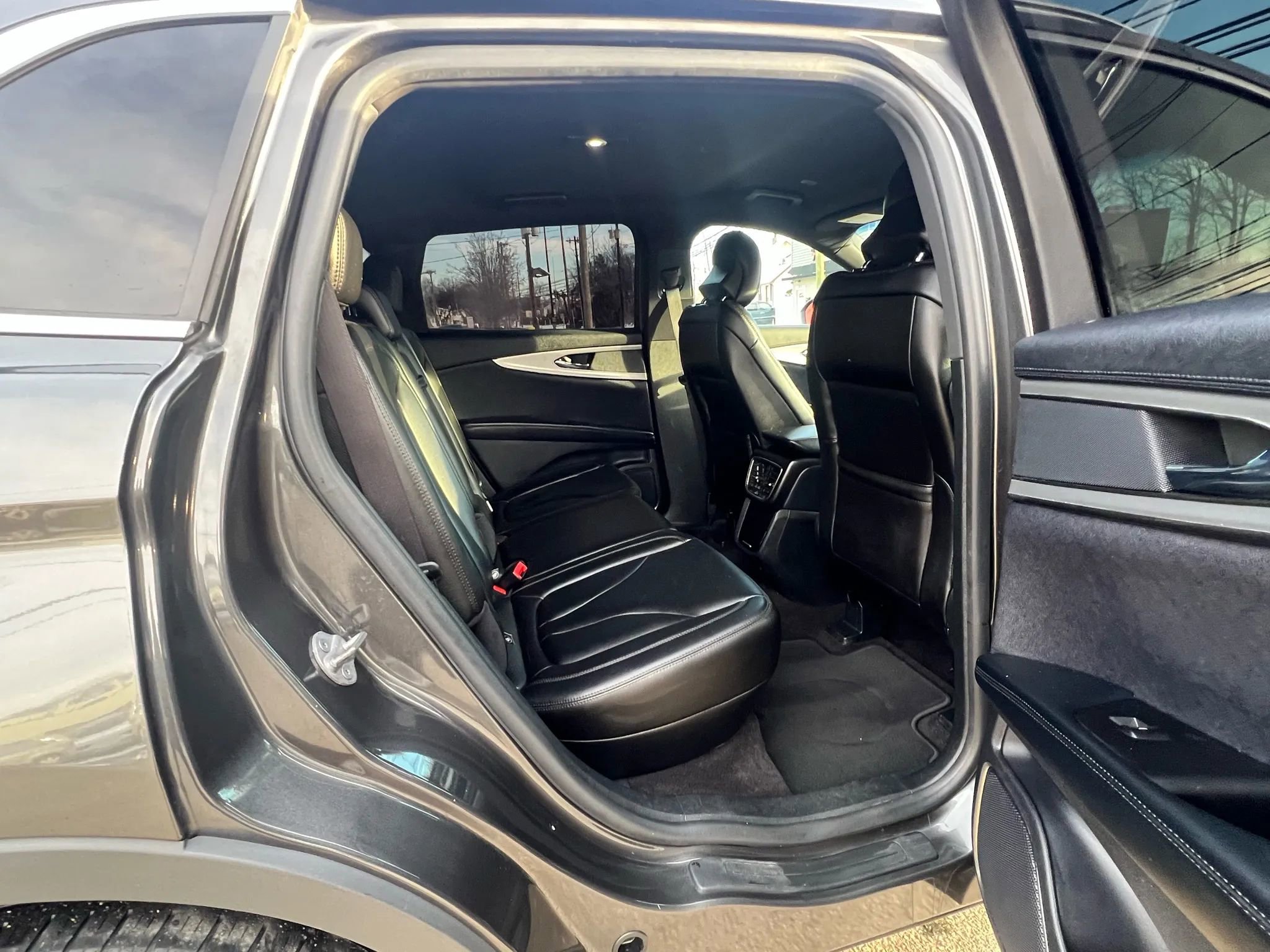 Used 2019 Lincoln Nautilus Premier AWD/4WD image 30