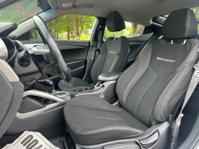 Used 2017 Hyundai Veloster FWD image 13