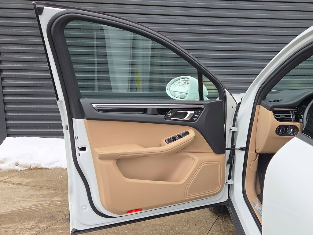 Certified 2023 Porsche Macan S image 6