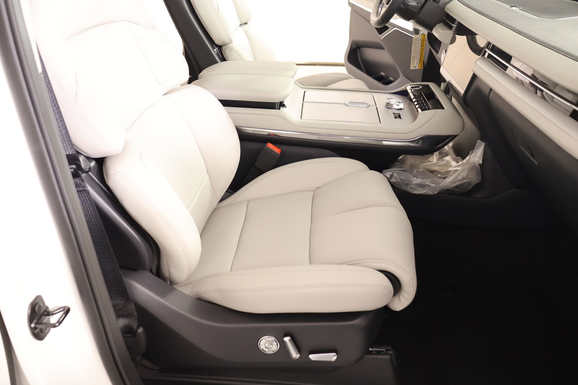 New 2026 Lincoln Navigator Premiere AWD/4WD image 15
