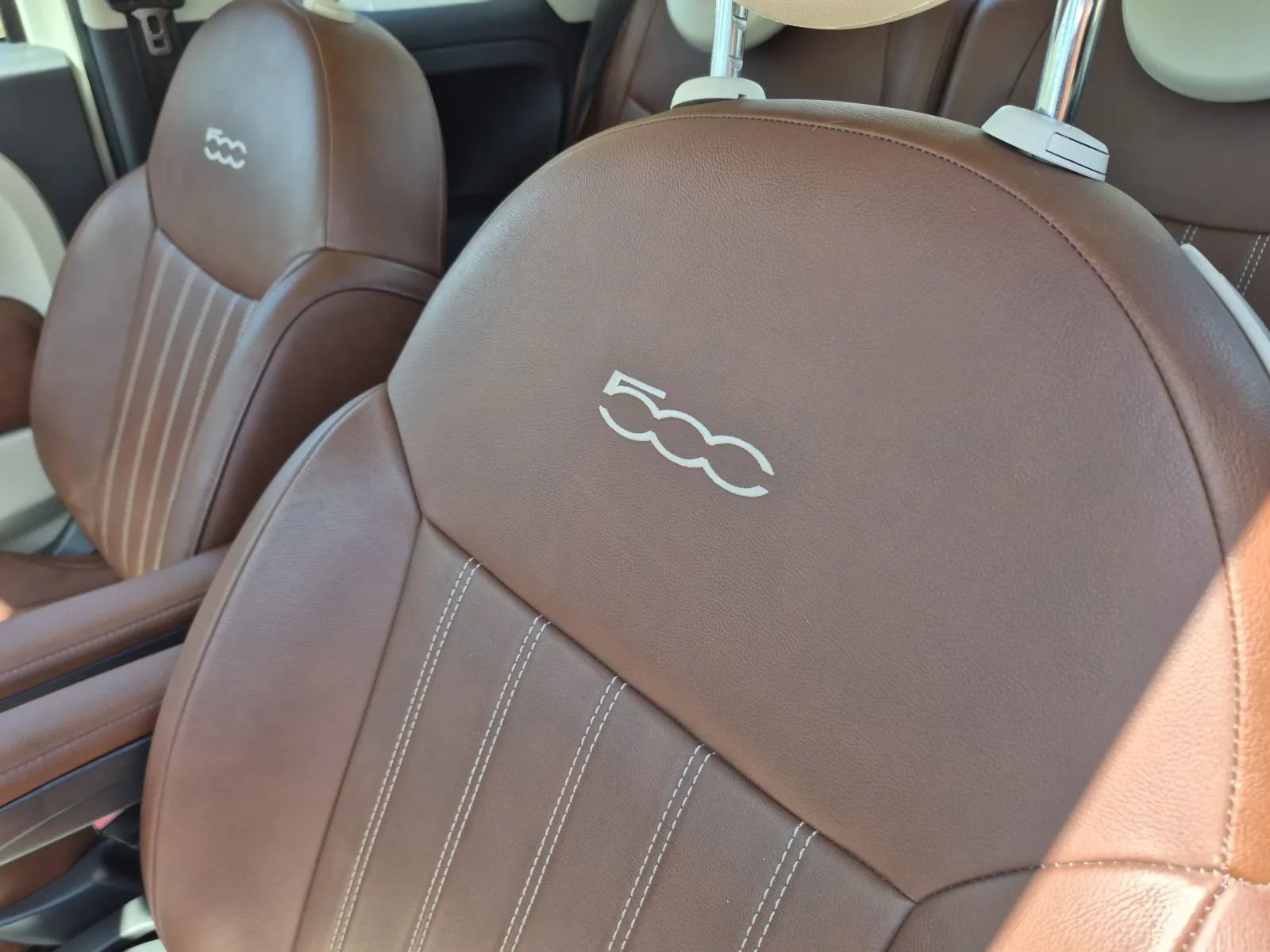 Used 2019 FIAT 500 Lounge FWD image 16