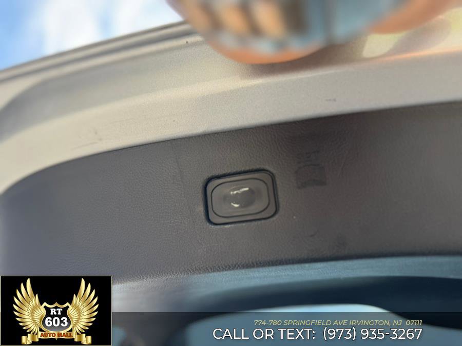 Used 2023 Ford Edge Titanium image 8