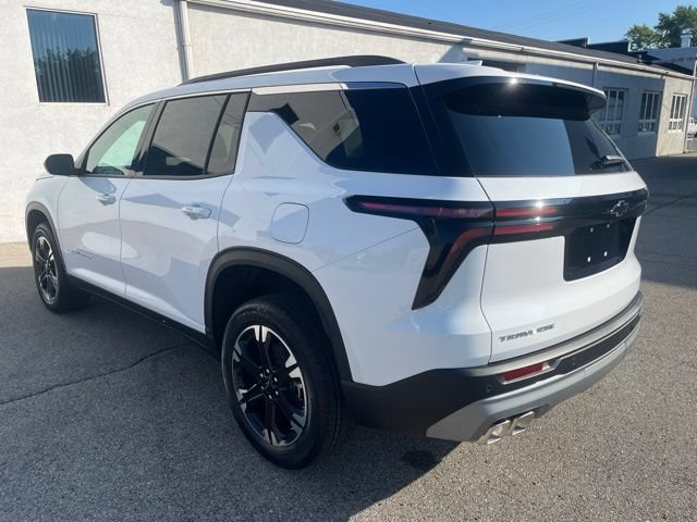 New 2027 Chevrolet Traverse LT w/ Sun and Wheel Package FWD image 3