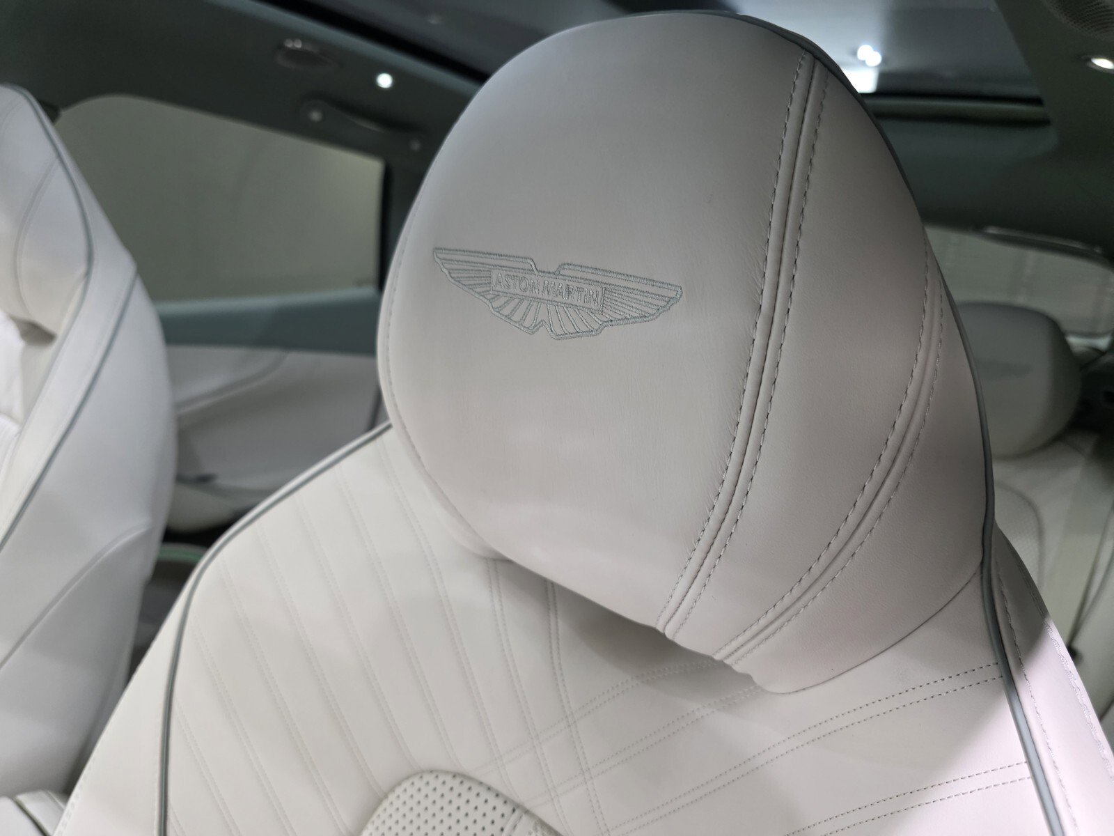 New 2026 Aston Martin DBX 707 image 5