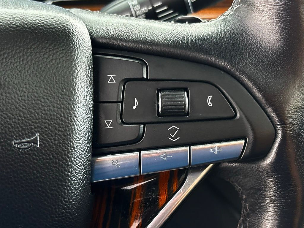 Used 2024 Cadillac Escalade ESV Premium Luxury AWD/4WD image 23