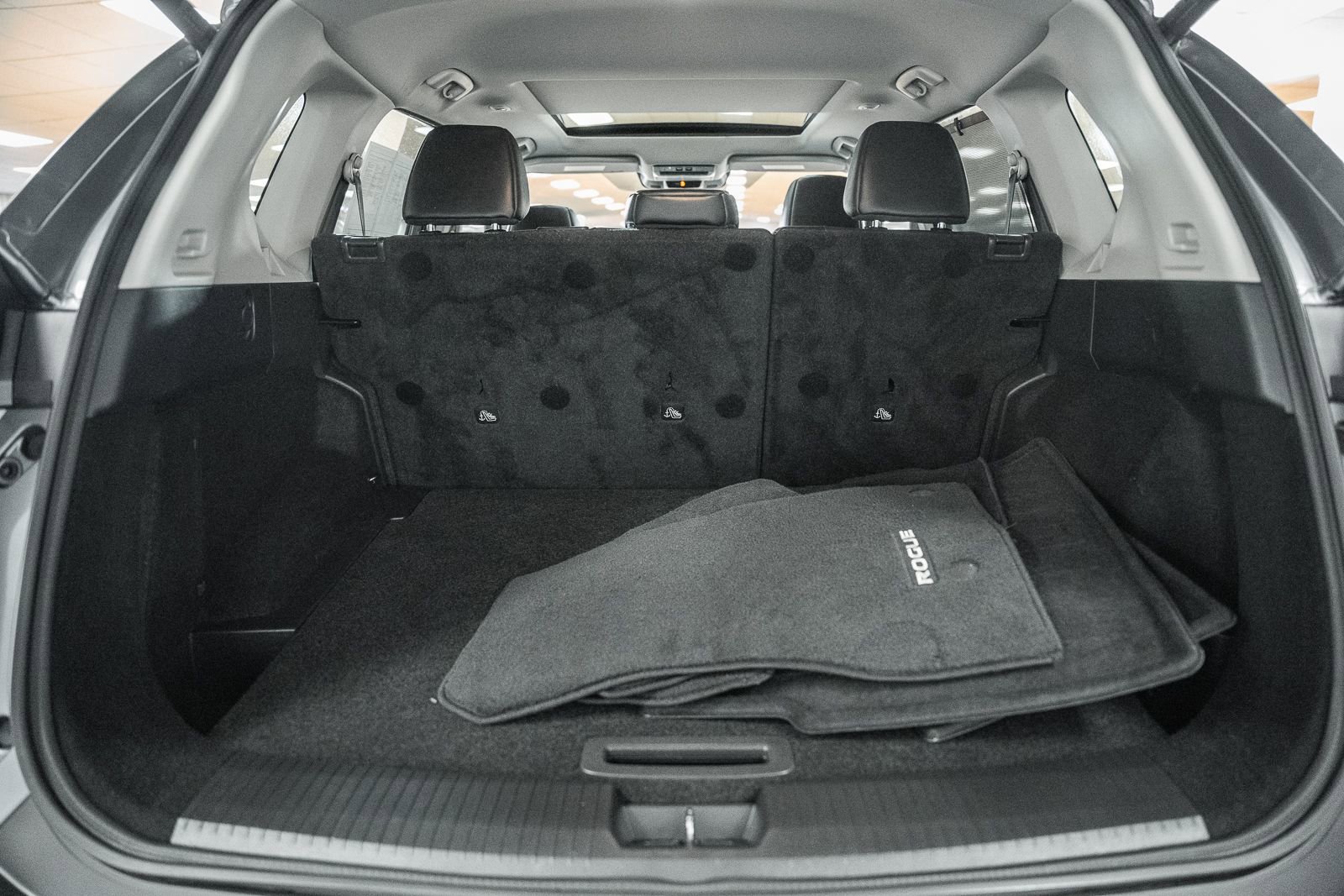 Used 2021 Nissan Rogue SV w/ Premium Package image 11