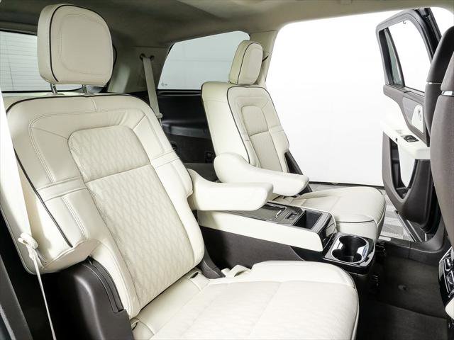 Used 2023 Lincoln Aviator Black Label w/ Class IV Trailer Tow Package AWD/4WD image 22