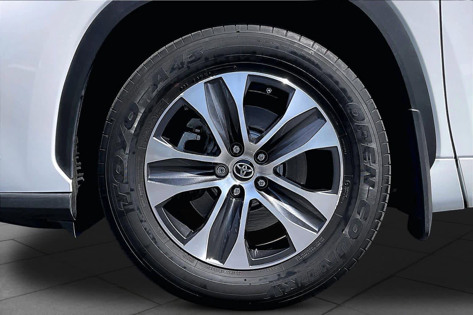 Used 2022 Toyota Highlander XLE FWD image 10
