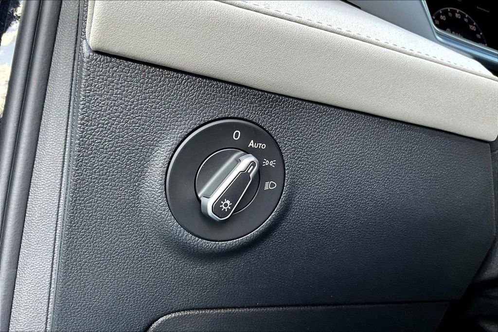 New 2026 Volkswagen Taos SE image 15