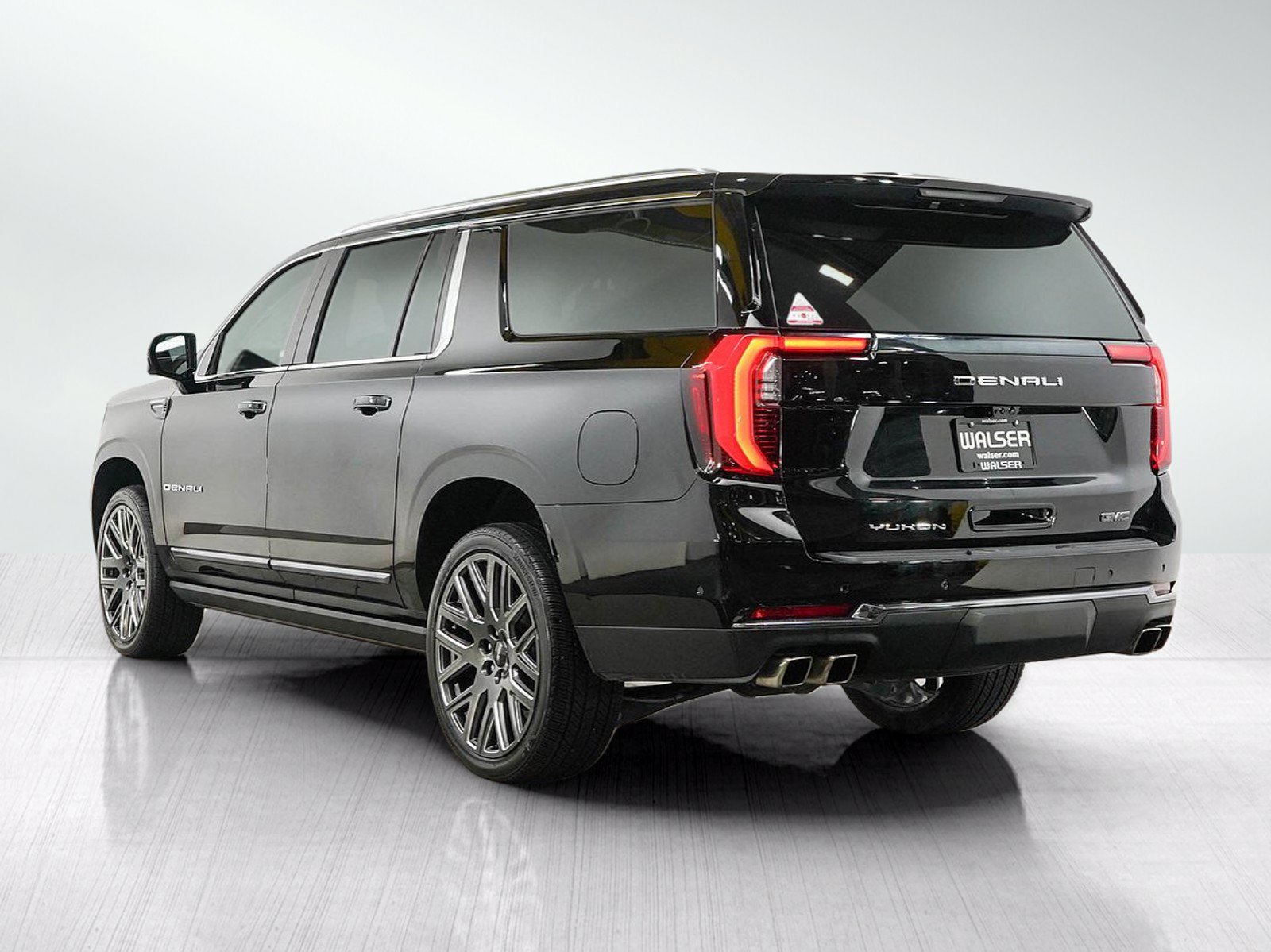 Used 2025 GMC Yukon XL Denali Ultimate AWD/4WD image 3
