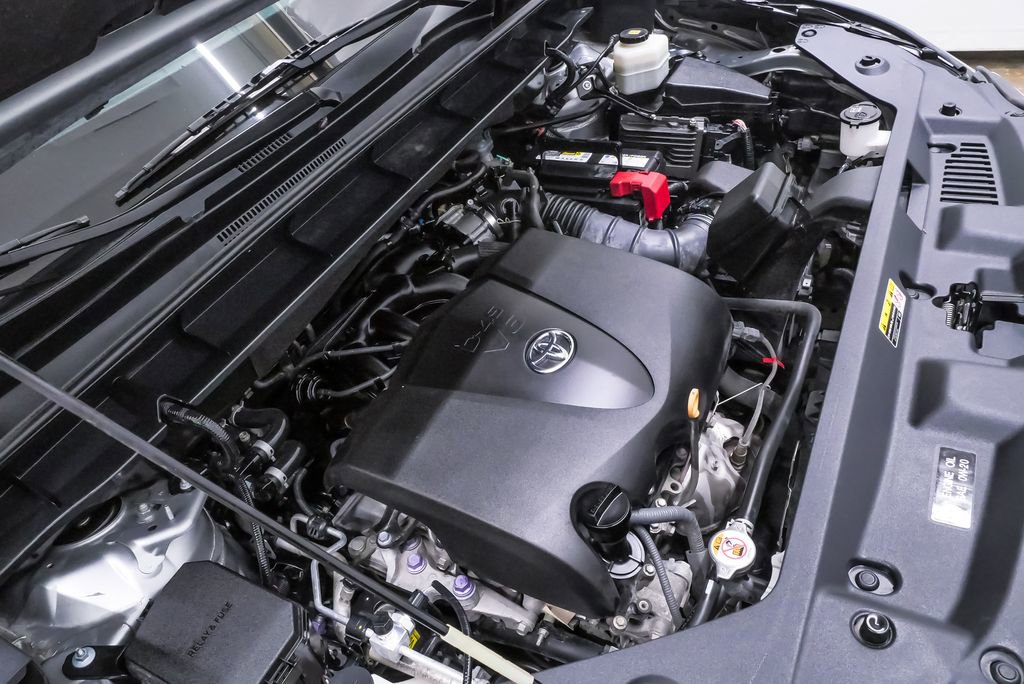 Used 2020 Toyota Highlander LE FWD image 33