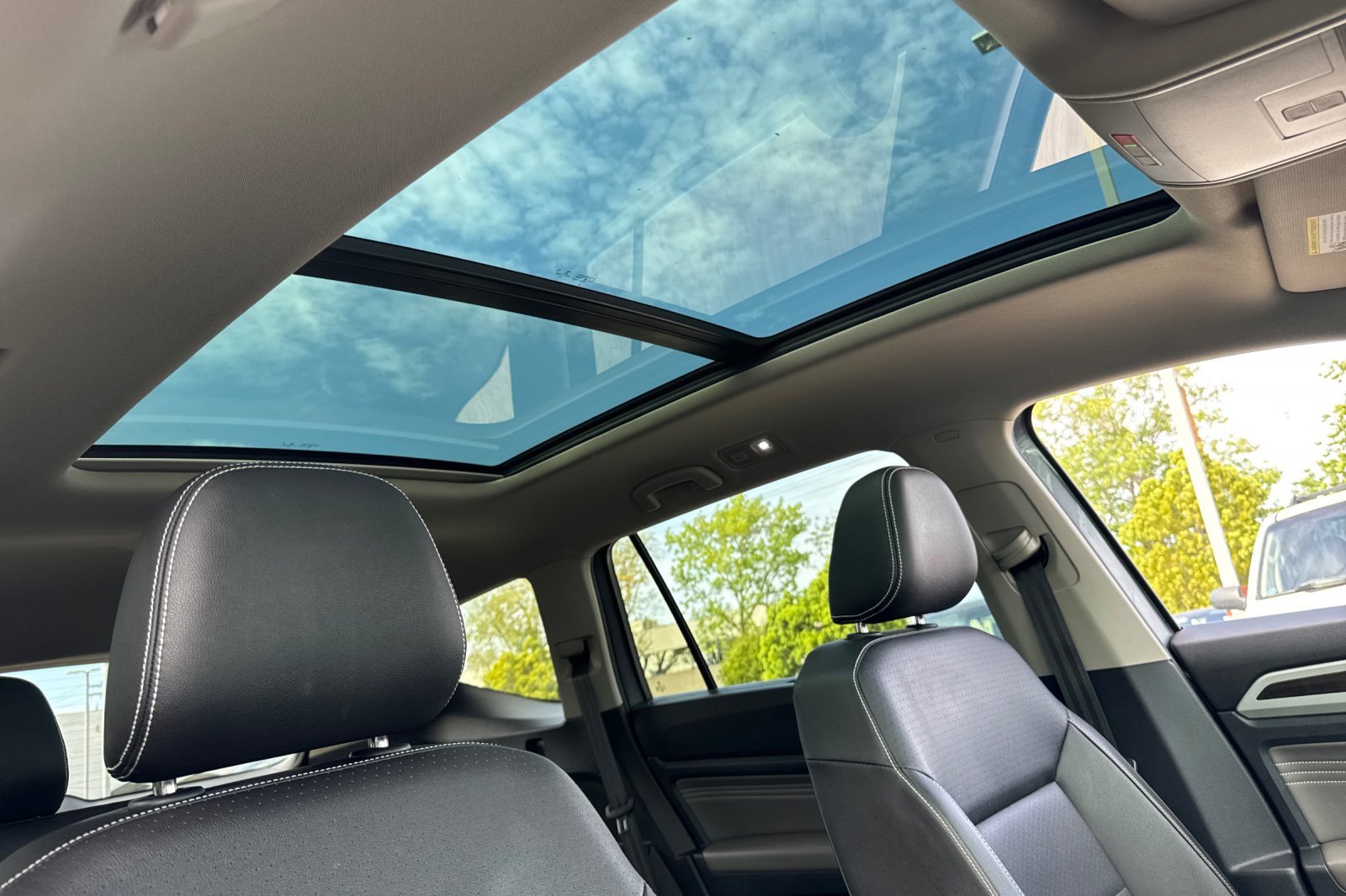 Used 2023 Volkswagen Atlas SE w/ Panoramic Sunroof Package image 18