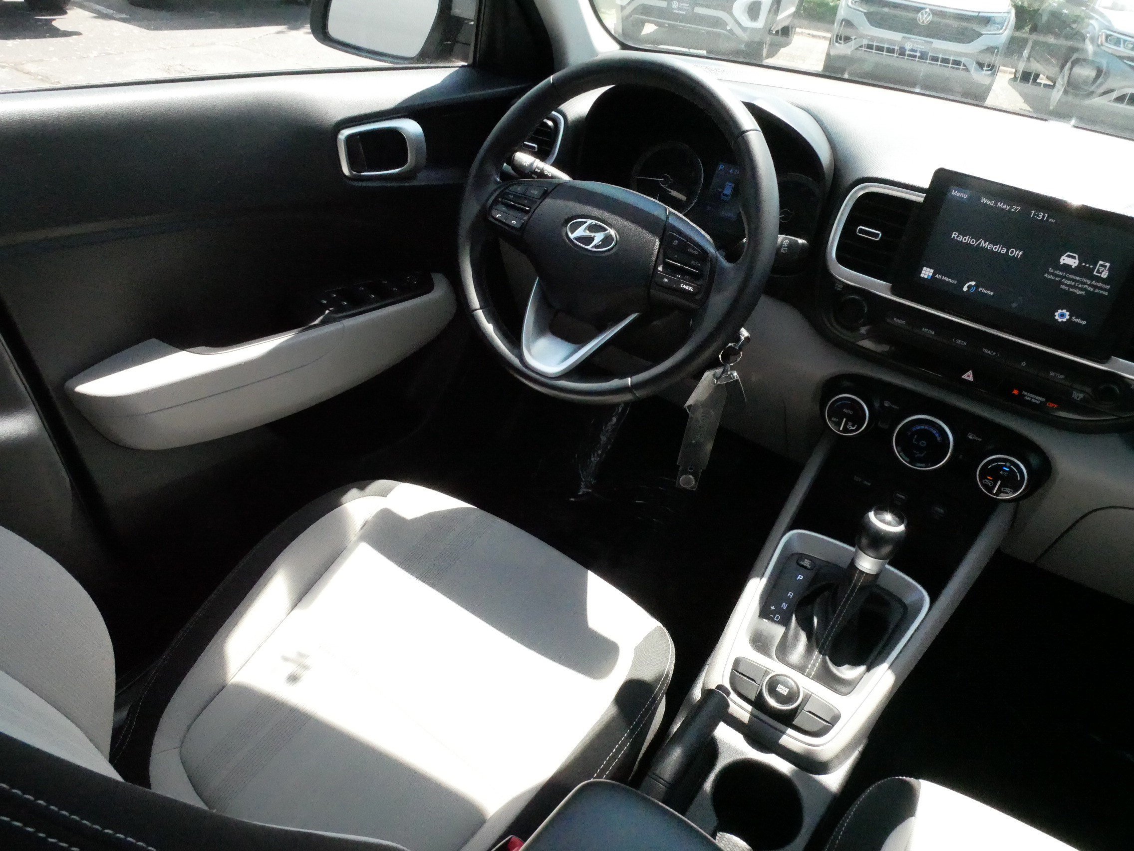 Used 2021 Hyundai Venue SEL FWD image 9