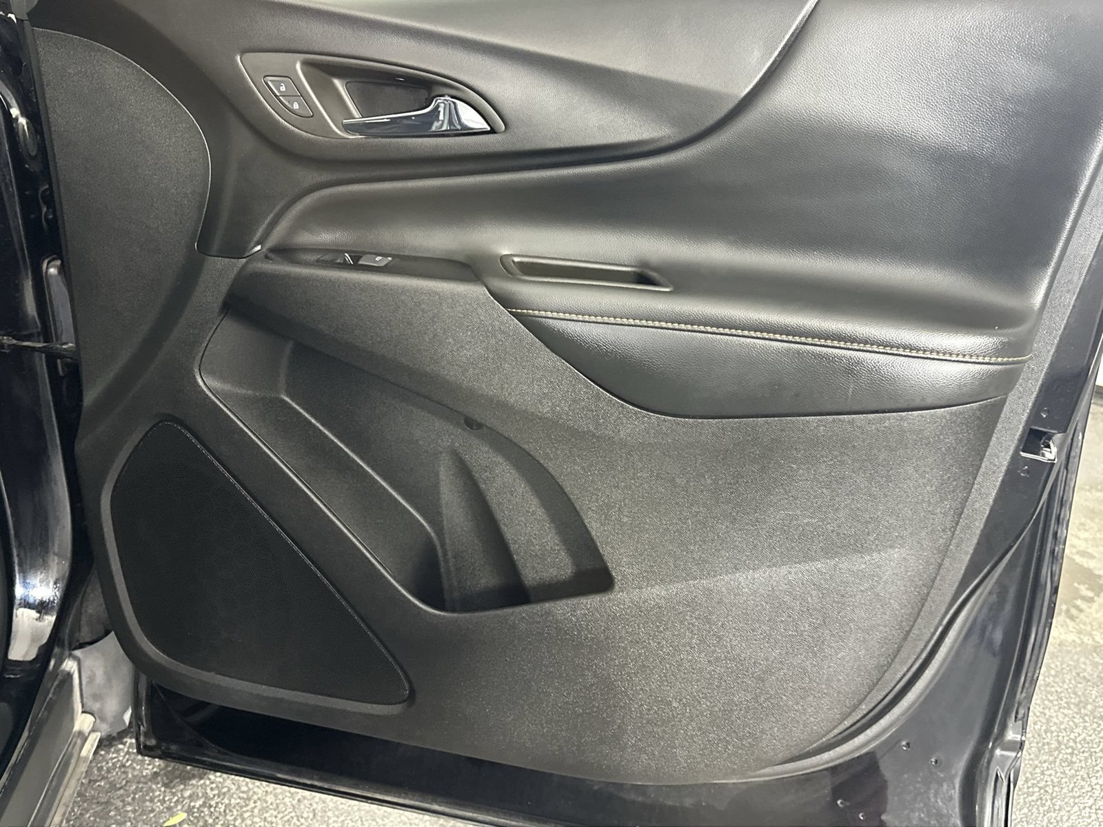 Used 2023 Chevrolet Equinox Premier FWD image 32