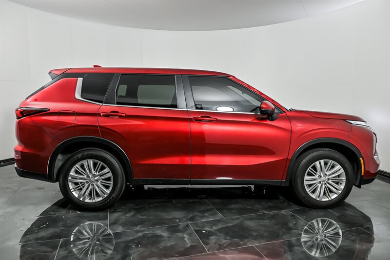 Used 2024 Mitsubishi Outlander ES AWD/4WD image 10