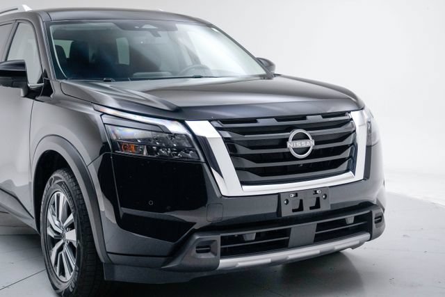 Used 2025 Nissan Pathfinder SL FWD image 11