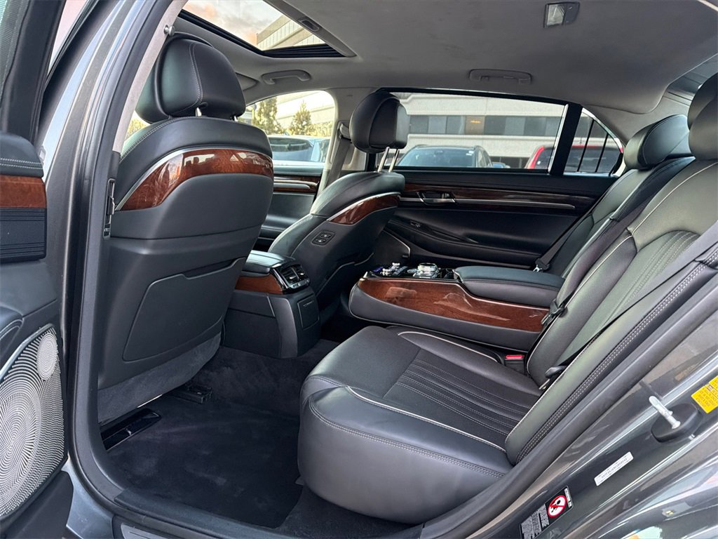 Used 2019 Genesis G90 3.3T Premium image 16