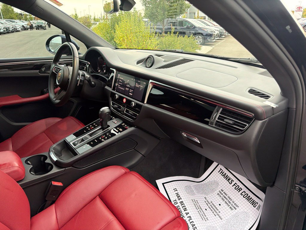 Used 2023 Porsche Macan Turbo AWD/4WD image 12