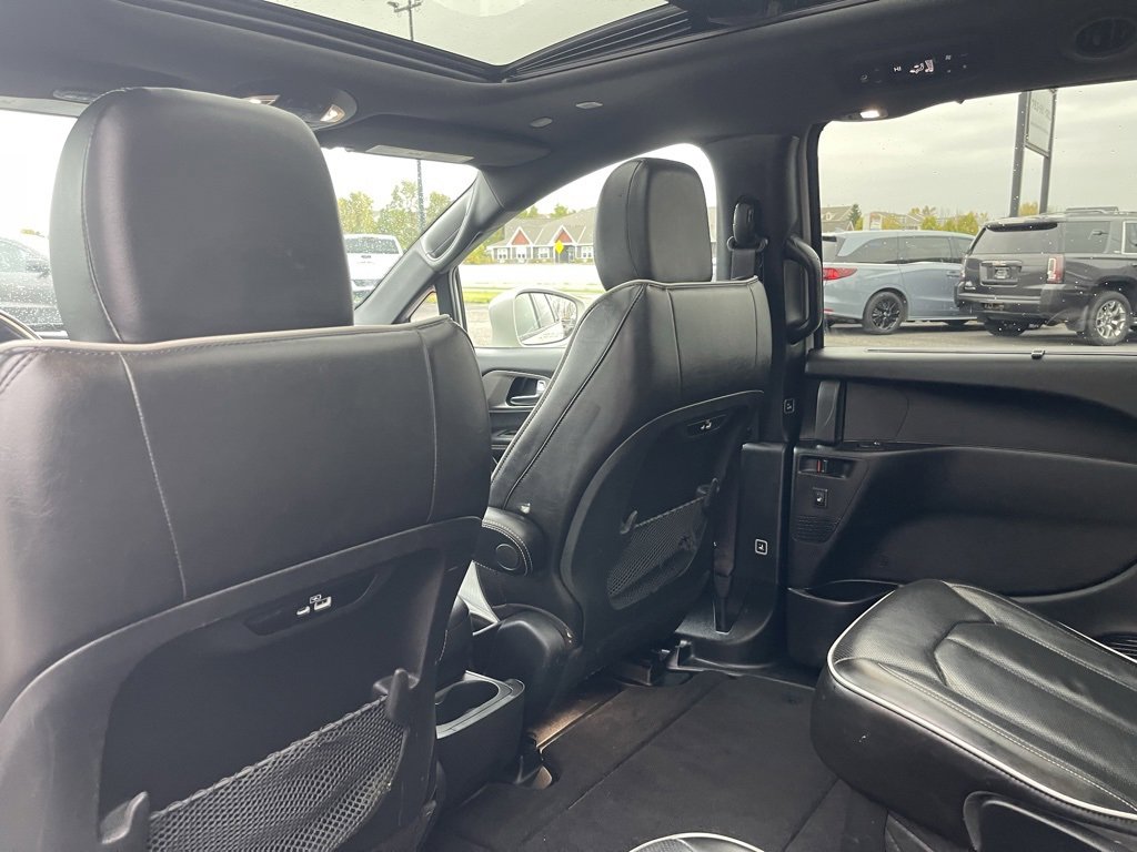 Used 2021 Chrysler Pacifica Limited w/ S Appearance Package image 26
