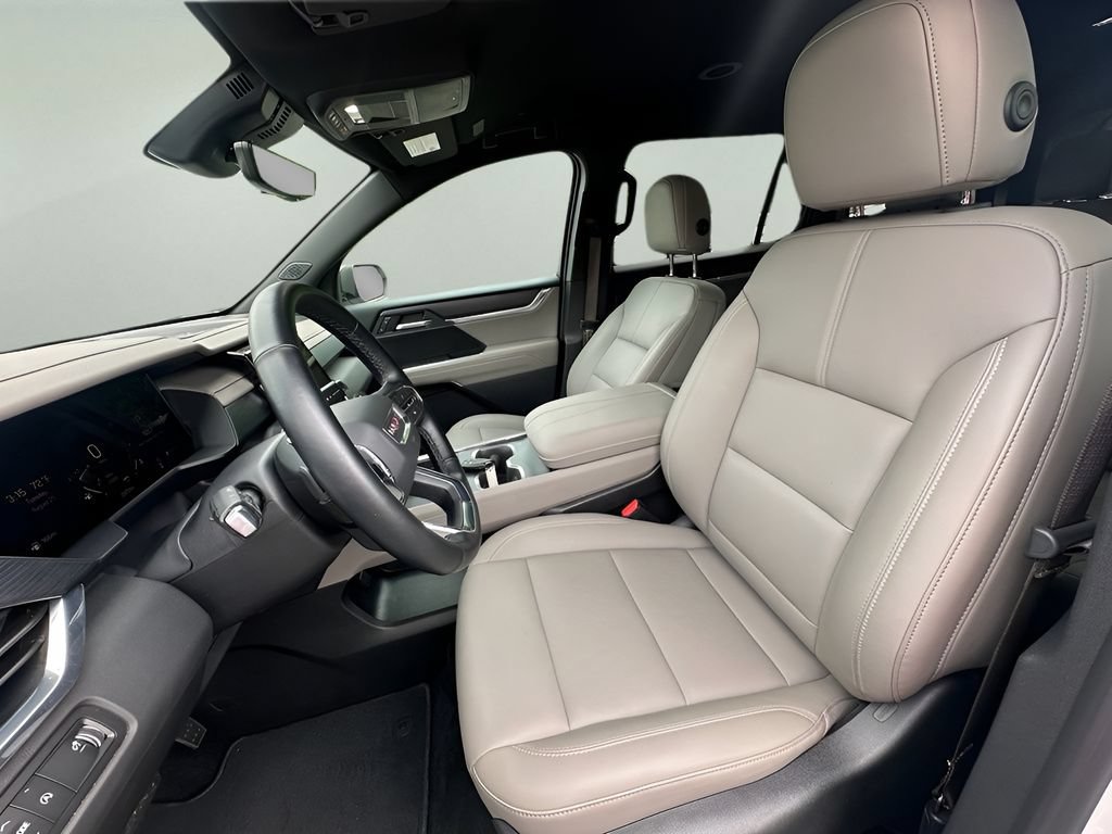 Used 2026 GMC Acadia Elevation w/ Elevation Premium Package FWD image 11