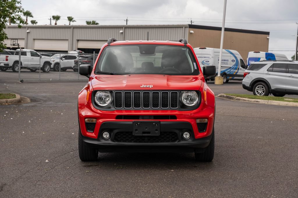 Used 2022 Jeep Renegade Latitude AWD/4WD image 2