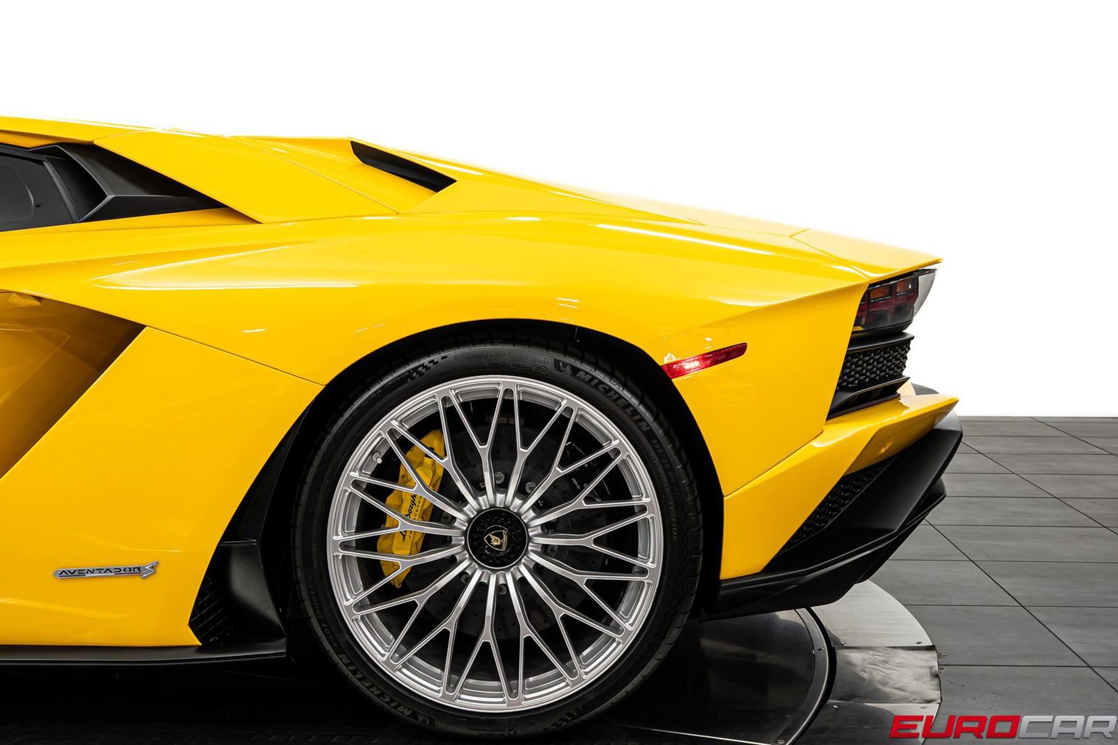 Used 2018 Lamborghini Aventador S image 17