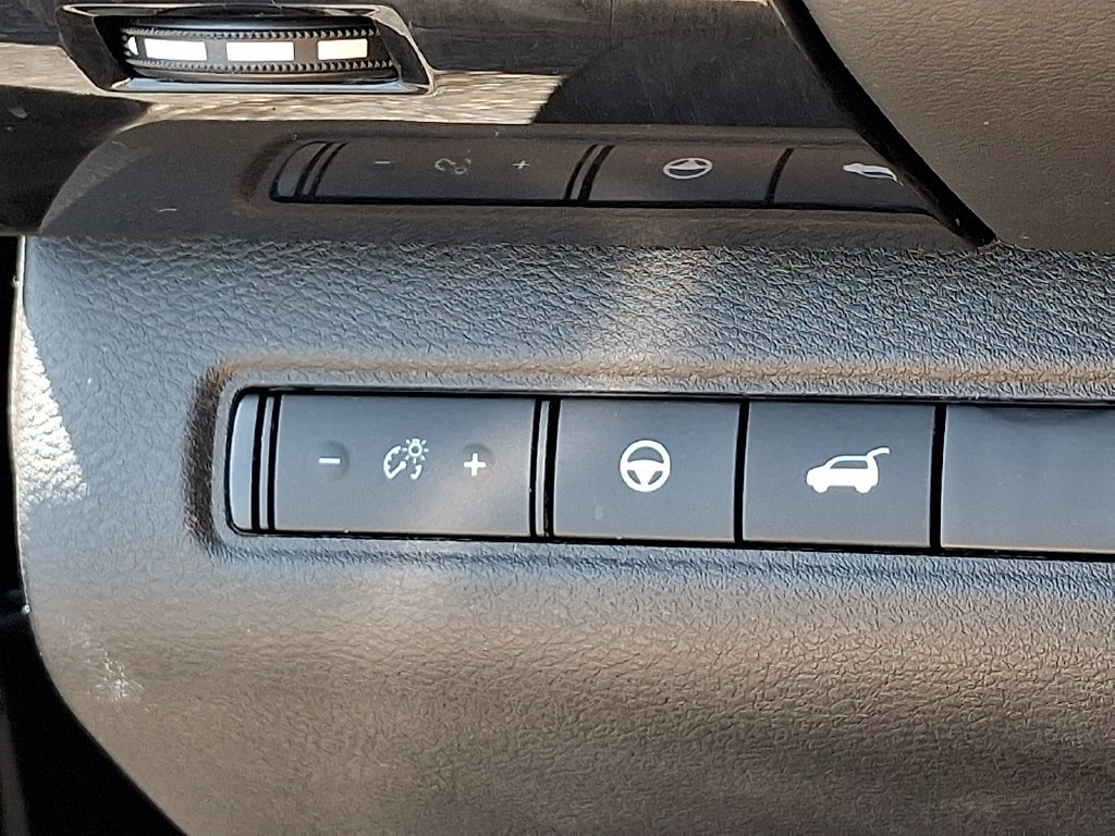 Used 2025 Nissan Pathfinder SV AWD/4WD image 24