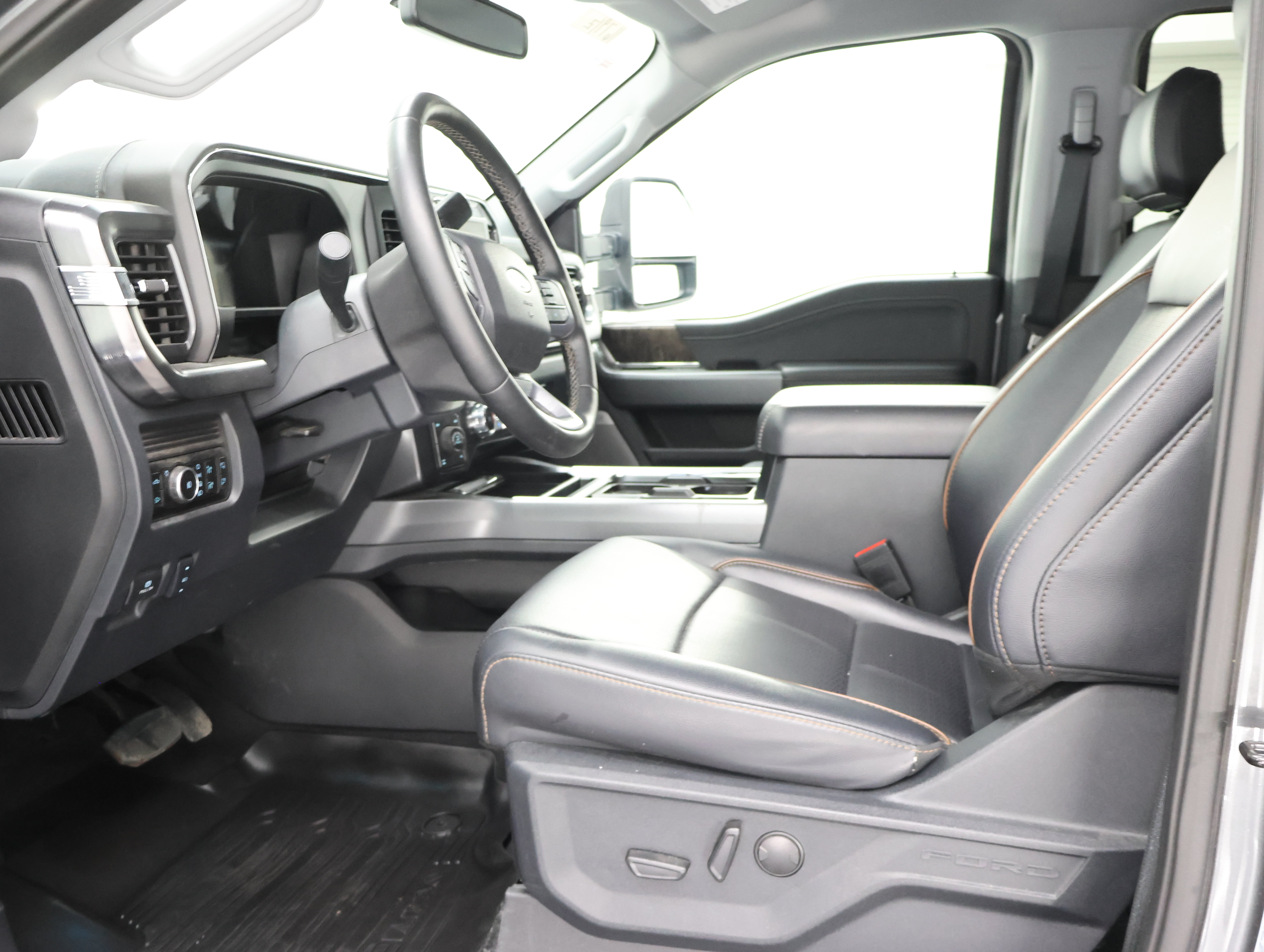 Used 2025 Ford F250 Lariat w/ Lariat Ultimate Package AWD/4WD image 8